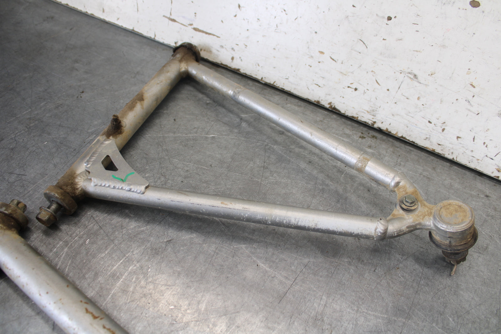 01-05 YAMAHA RAPTOR 660R FRONT LOWER UPPER LEFT CONTROL A ARMS  BB695