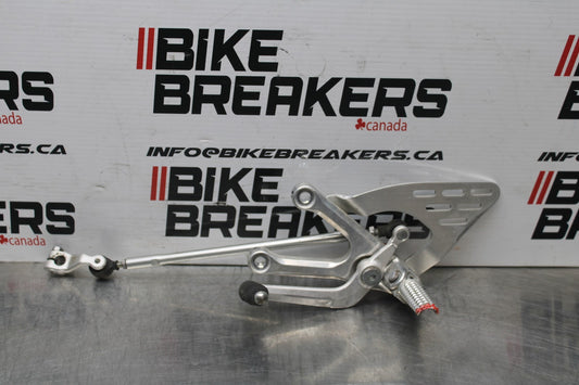 03-05 YAMAHA YZF R6  LEFT REARSET REAR SET FOOT PEG W SHIFTER BB793