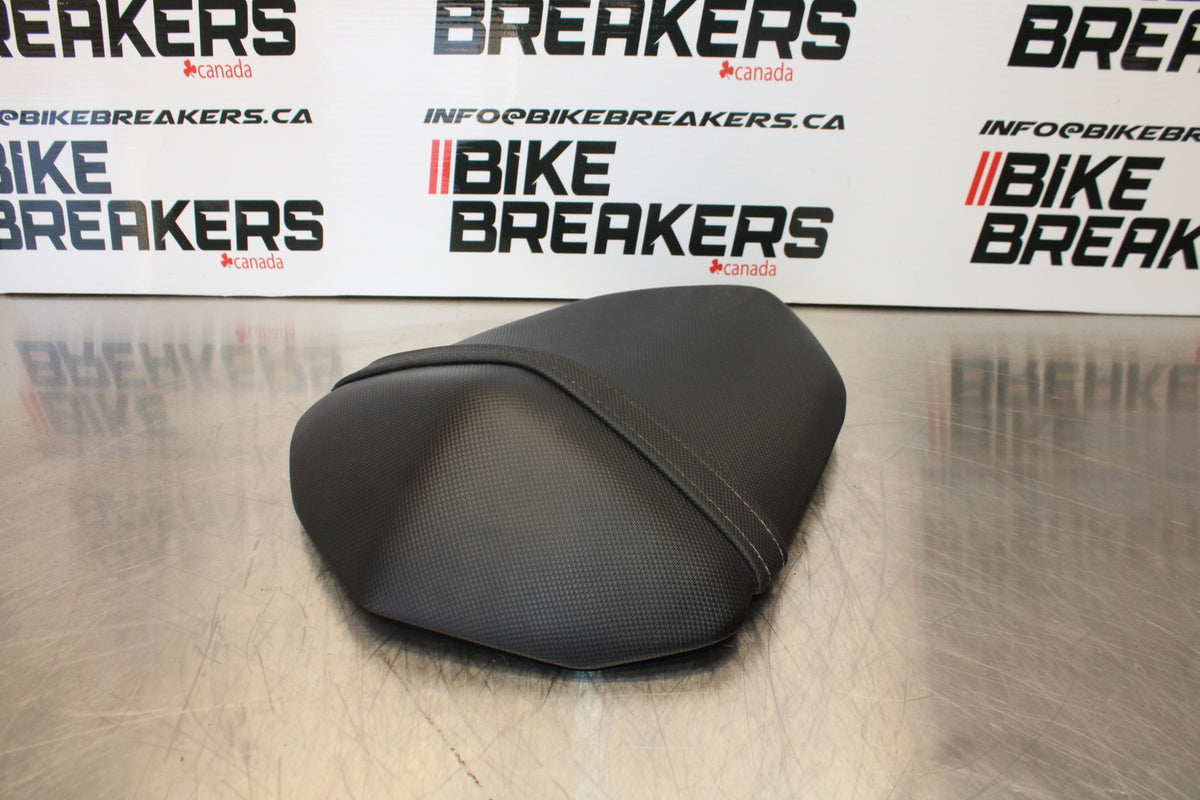 07 KAWASAKI Z1000 REAR BACK PASSENGER TANDEM SEAT PAD SADDLE PILLION BB148