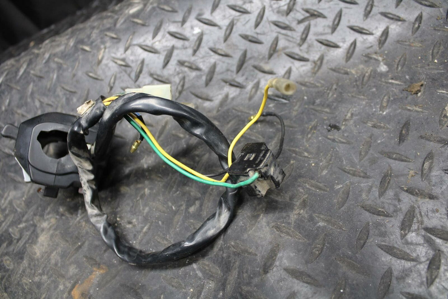 84-85 YAMAHA VIRAGO 1000 LEFT CLIP ON HANDLE HORN SIGNALS CLUTCH SWITCHES BB173