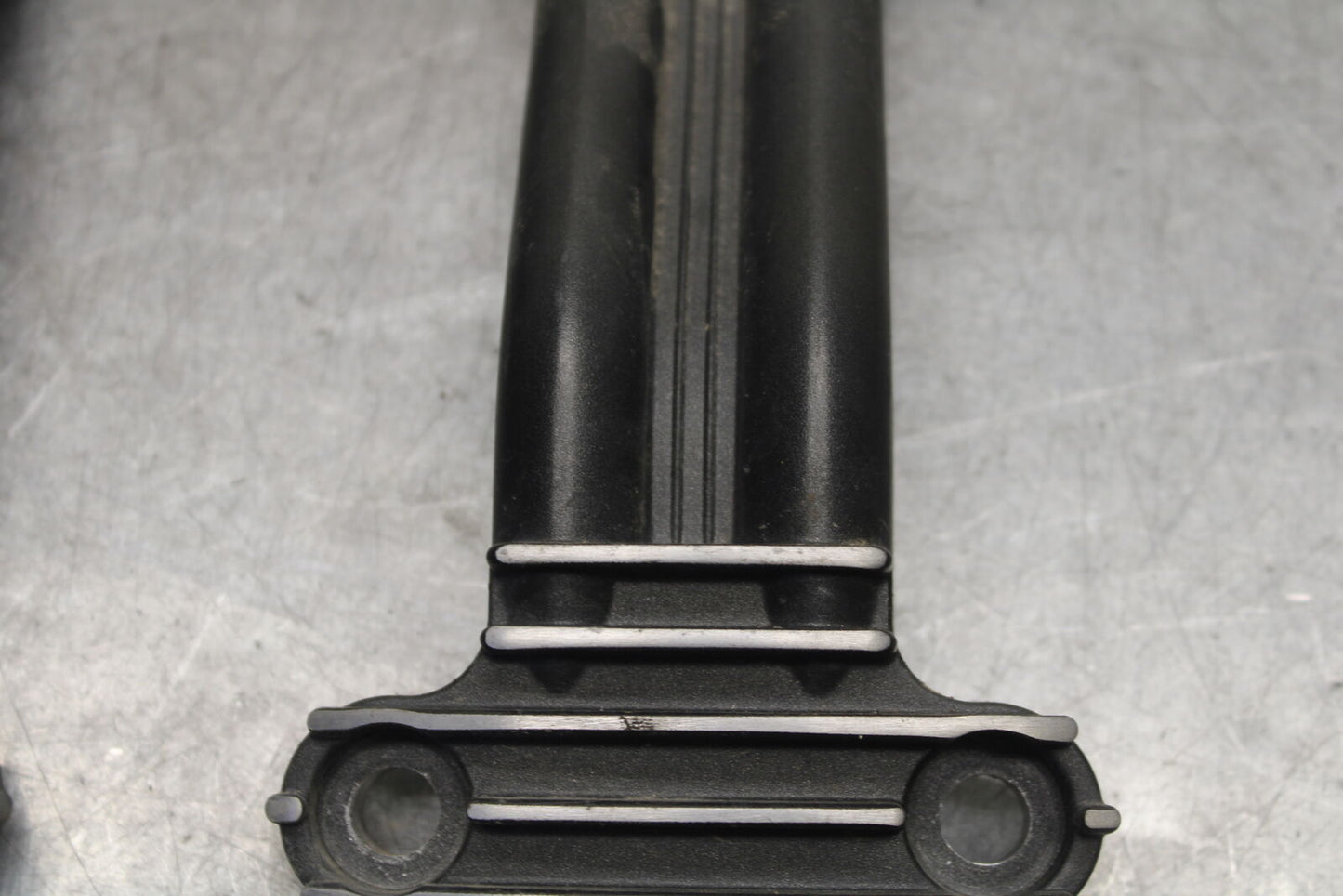 05-06 YAMAHA ROYAL STAR REAR PASSENGER FOOT STEP MOUNT BRACKET BB697