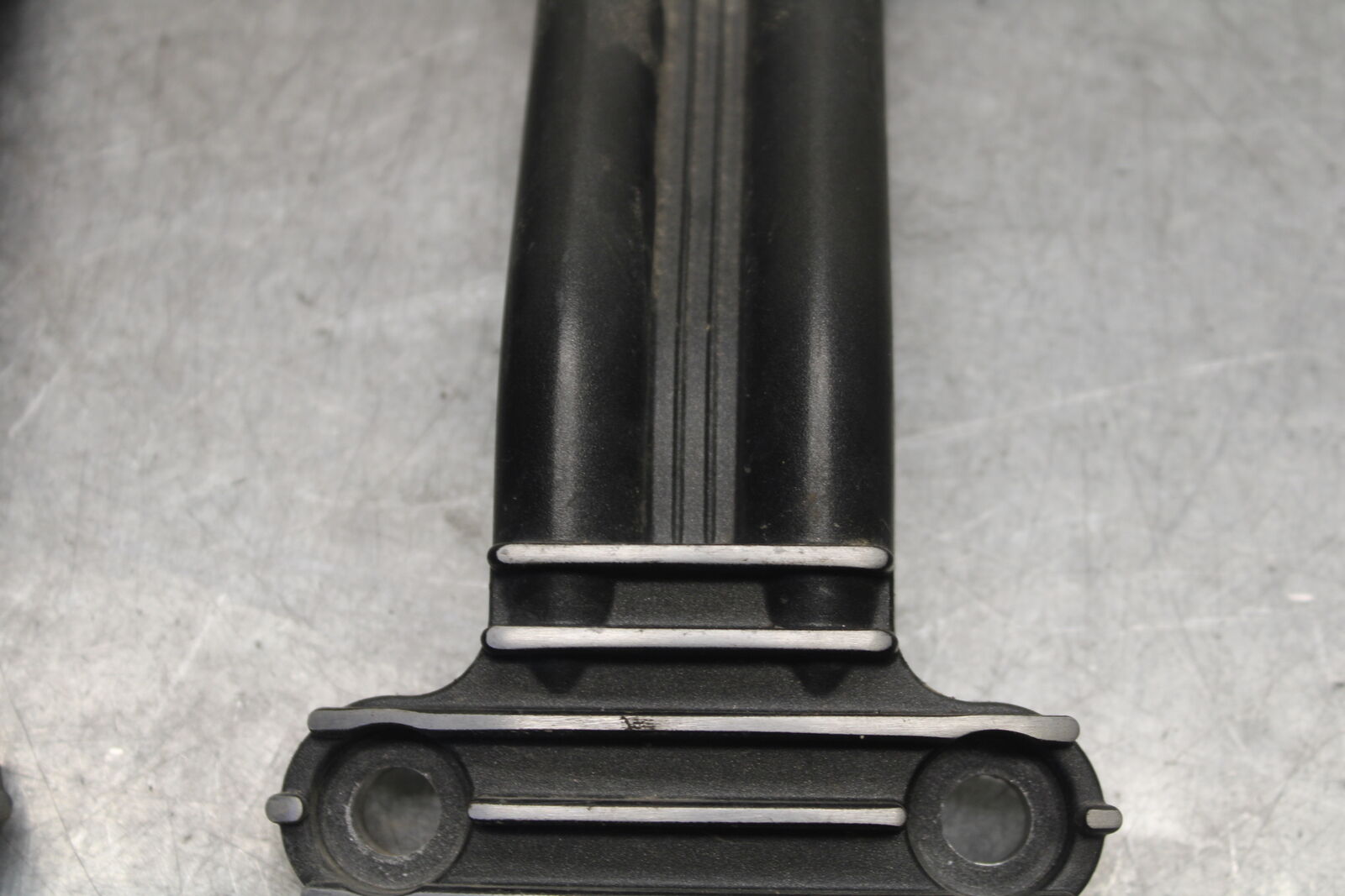 05-06 YAMAHA ROYAL STAR REAR PASSENGER FOOT STEP MOUNT BRACKET BB697