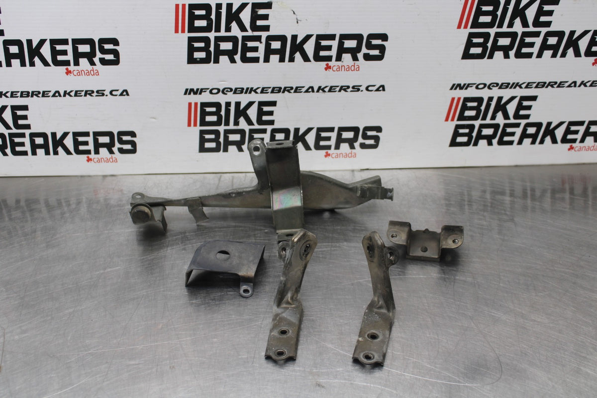 2006 Suzuki Boulevard C90 MOUNT BRACKETS BB849