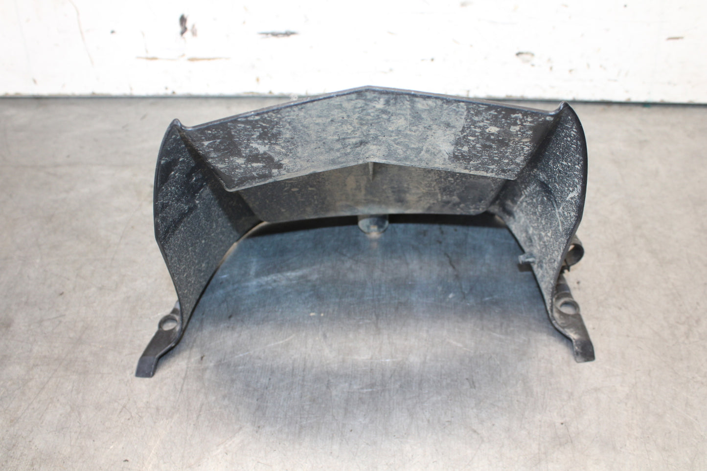 08-16 YAMAHA YZF R6 REAR BACK WHEEL TIRE HUGGER FENDER 2C0-21650-00-00 BB665