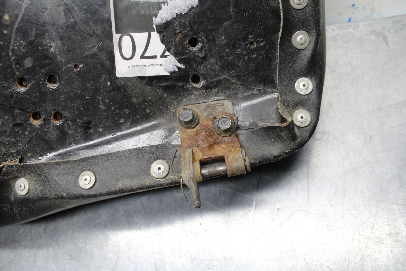 75 SUZUKI GT 550 FRONT REAR SEAT SADDLE BB72 