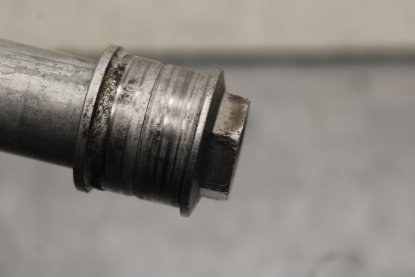 06-07 HONDA CBR1000RR FRONT WHEEL RIM AXLE PIVOT BOLT 44301-MCJ-000 BB99 #B