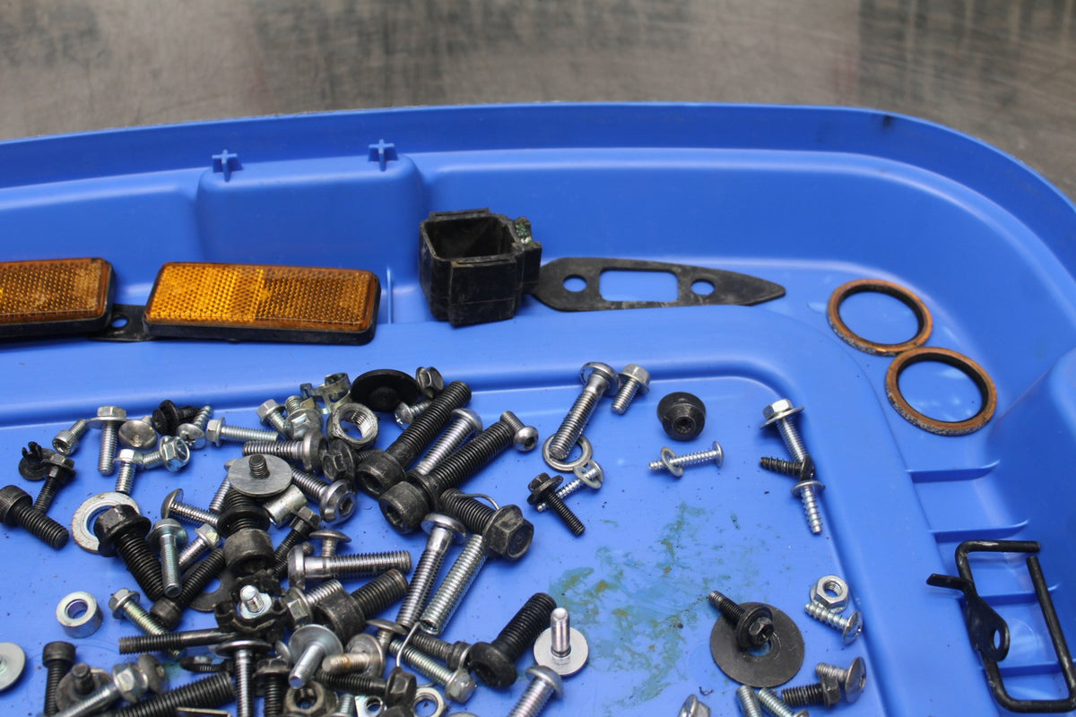 17-18 YAMAHA YZF R3 MOUNTING BOLTS HARDWARE MOTOR SCREWS BB788