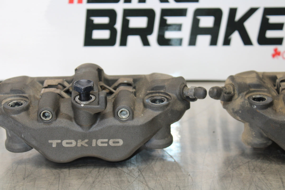 05-06 HONDA CBR600RR RIGHT LEFT FRONT BRAKE CALIPER SET PAIR CALIPERS BB149