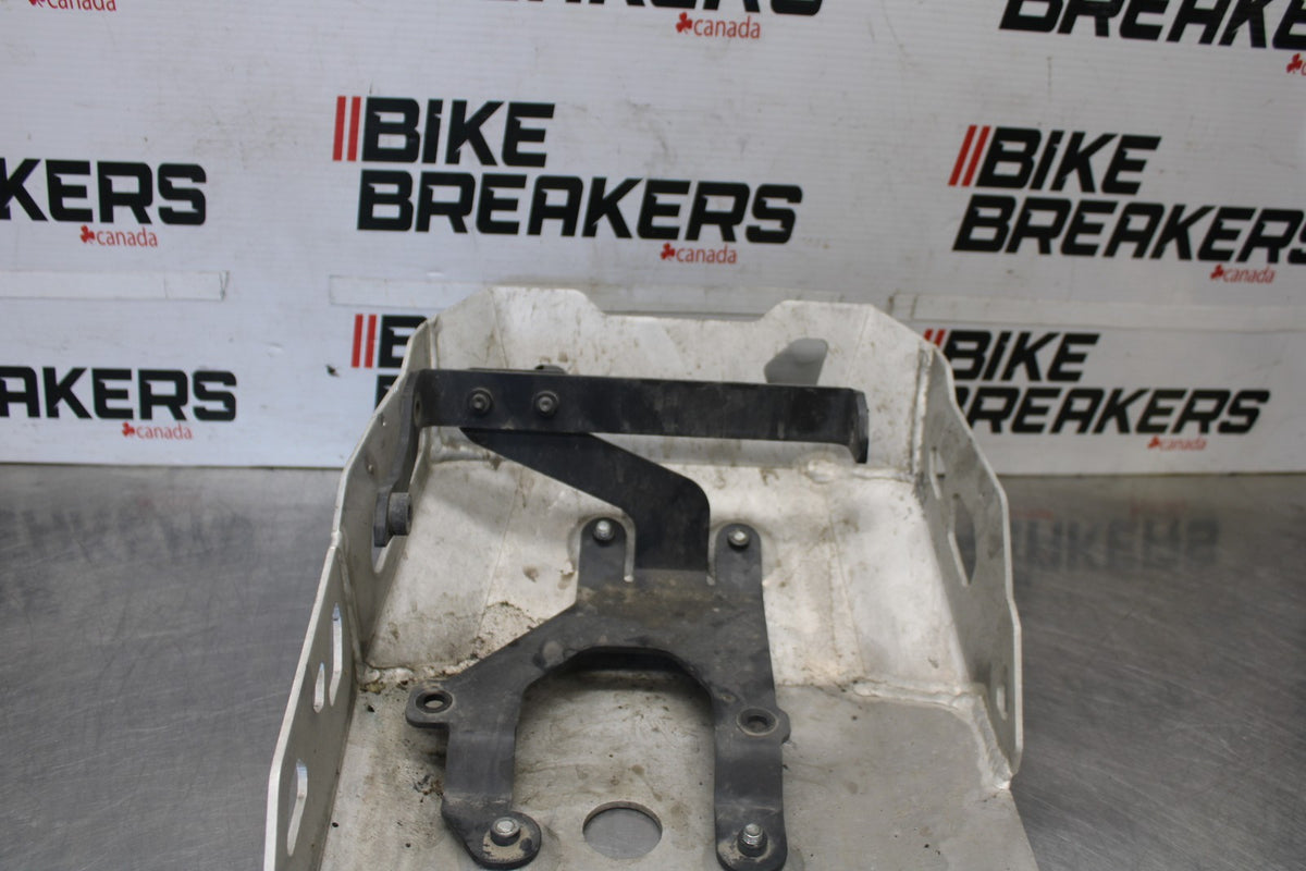 19 BMW F750GS SKID PLATE TRAY LOWER ENGINE FRAME GUARD BB938