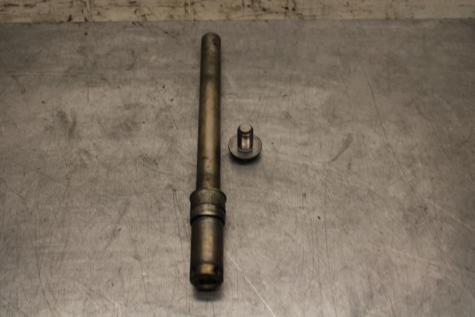2007 Honda Shadow Spirit 1100 VT1100C FRONT WHEEL RIM AXLE PIVOT BOLT BB561