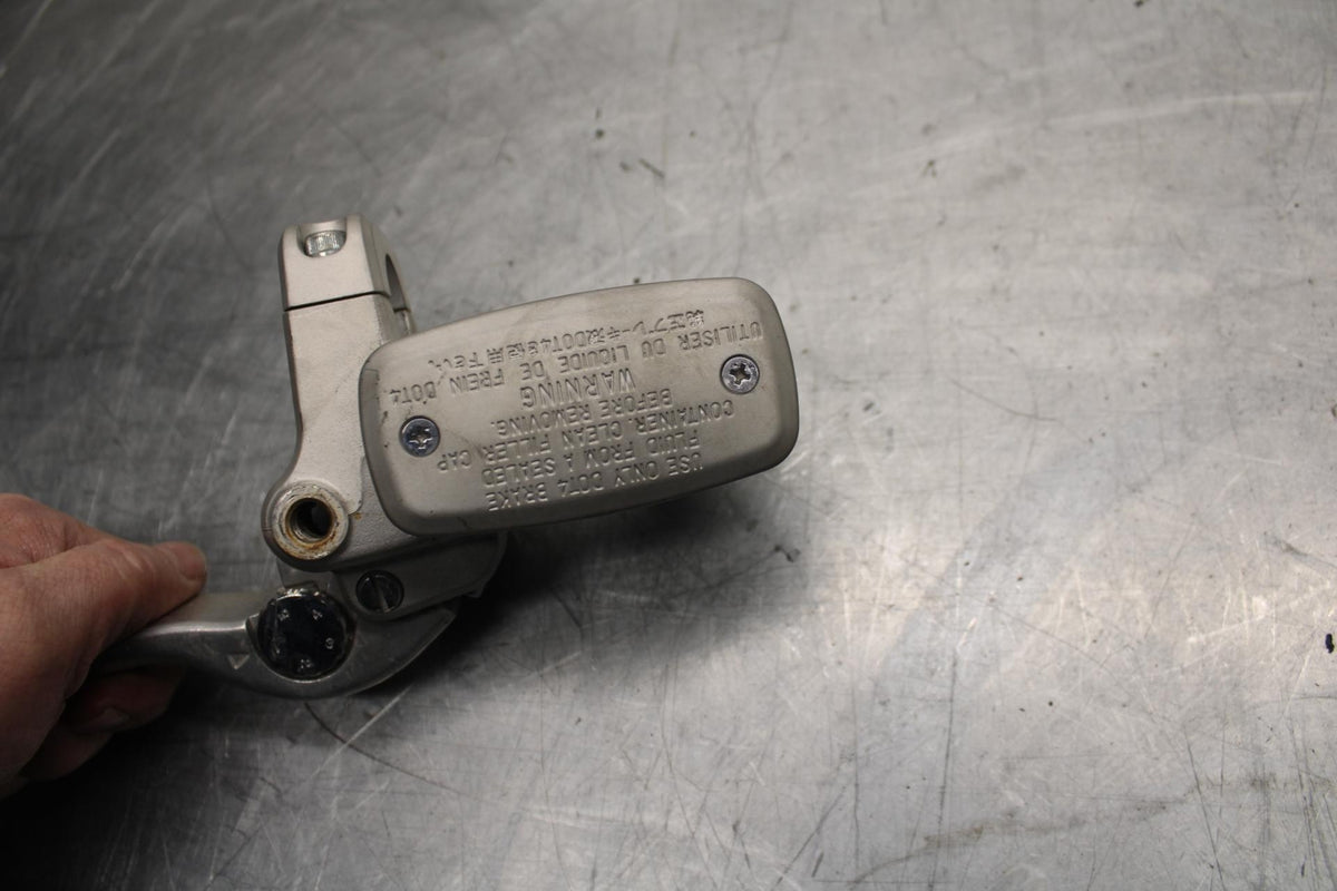 06-09 SUZUKI M109R BOULAVARD FRONT BRAKE MASTER CYLINDER BB501