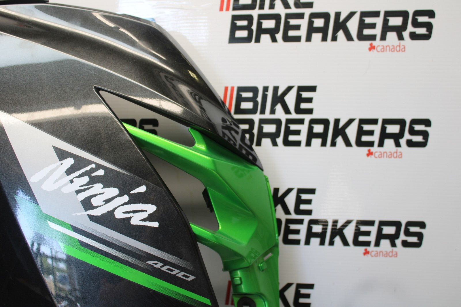 18-23 KAWASAKI NINJA 400 EX400 LEFT MID UPPER SIDE FAIRING COWL PLASTIC BB192