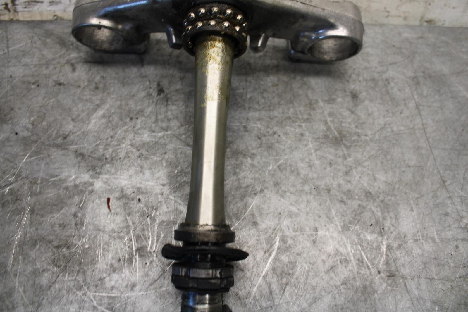 2002 Yamaha YZF R6  FORKS CLAMP LOWER TRIPLE TREE STEM 5MT-23340-00-00 BB545