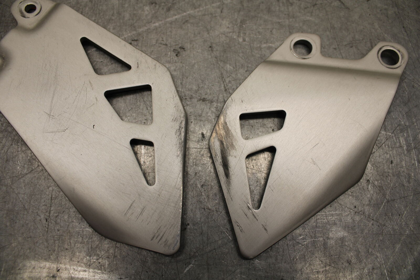 16 KAWASAKI NINJA ZX10R RIGHT LEFT PAIR HEEL GUARD COVER  BB650