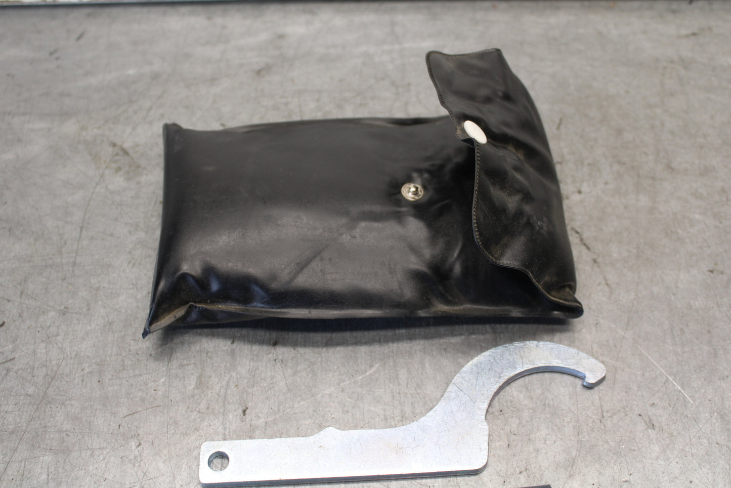 08-16 YAMAHA YZF R6 STOCK TOOLS OEM TOOL BAG KIT SET BB665