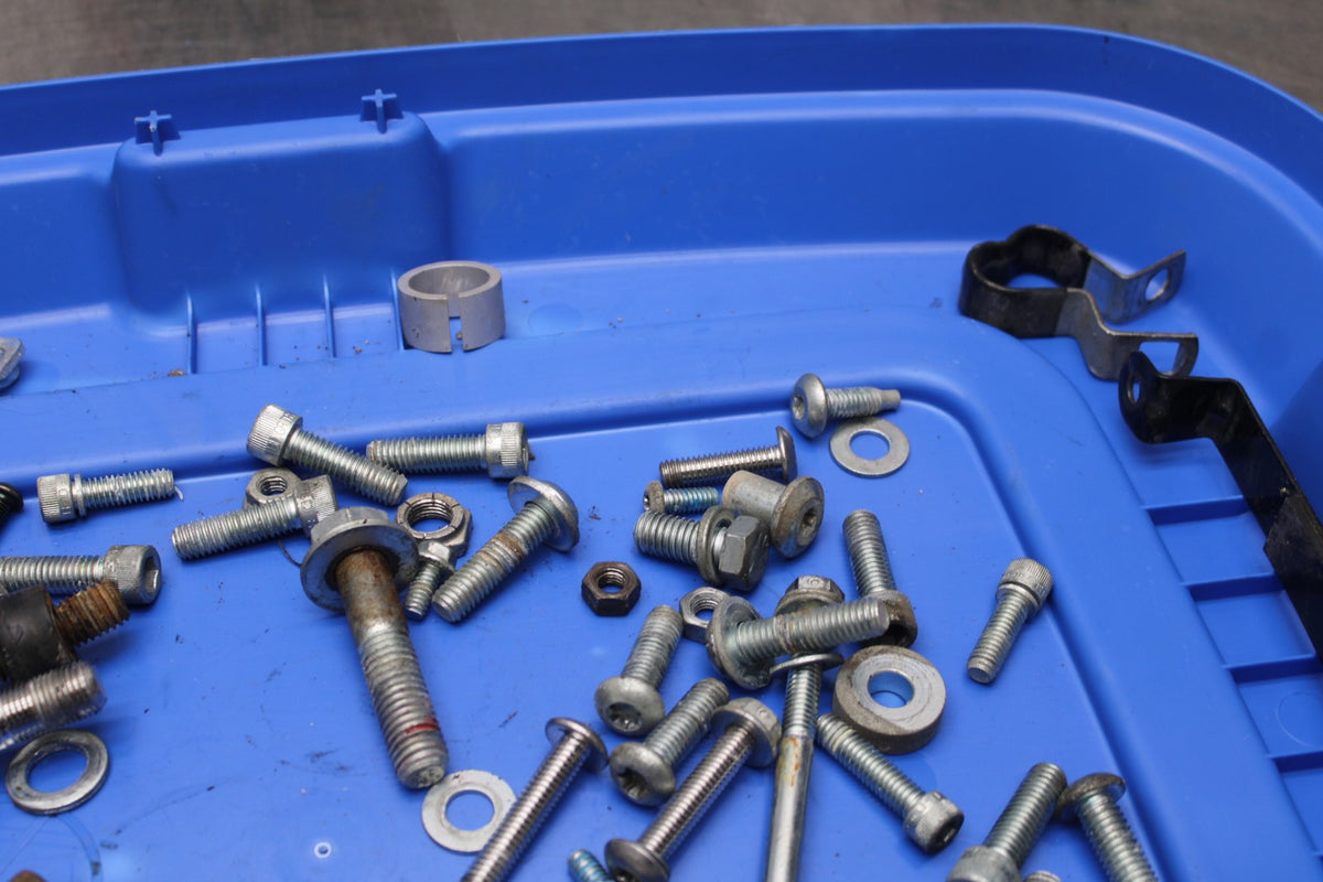 07 HARLEY-DAVIDSON SPORTSTER 1200 CUSTOM XL1200C BOLTS HARDWARE BB833