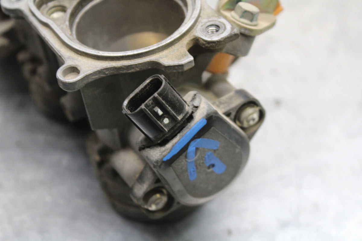 05-06 HONDA CBR600RR MAIN FUEL INJECTORS / THROTTLE BODIES BB739