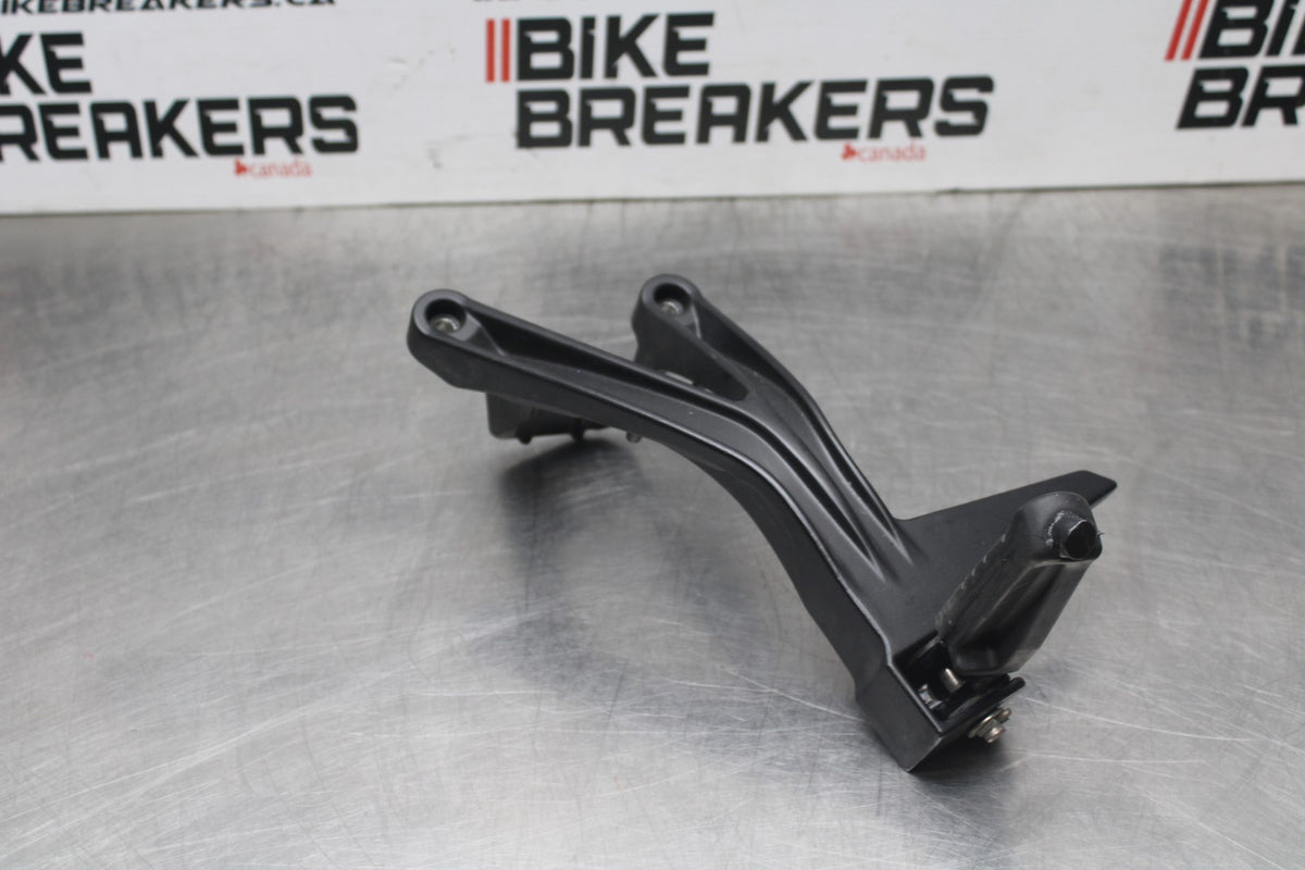 17-21 KTM RC 390 RIGHT REAR BACK PASSENGER PEG BB442