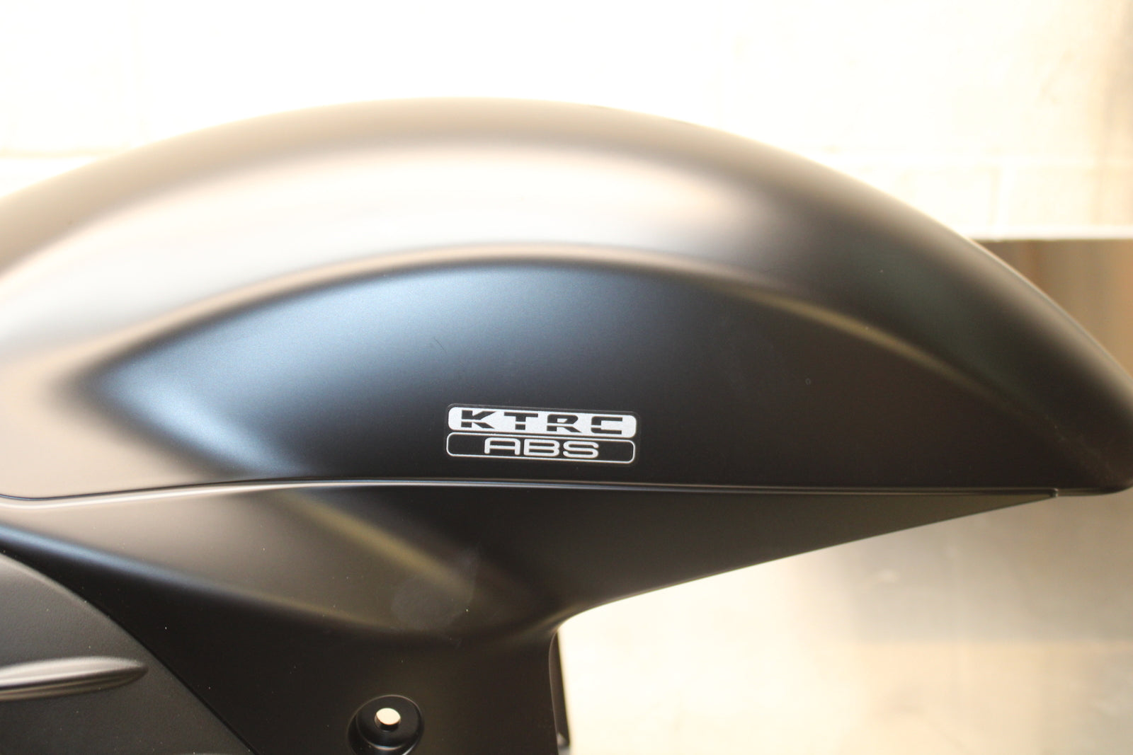 23-24 KAWASAKI NINJA ZX14R FRONT WHEEL FENDER COWL FAIRING BB141