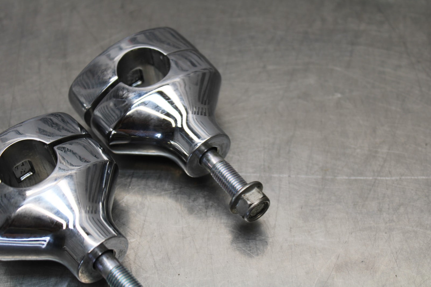 08 KAWASAKI VULCAN 900 HANDLEBAR RISERS BB184