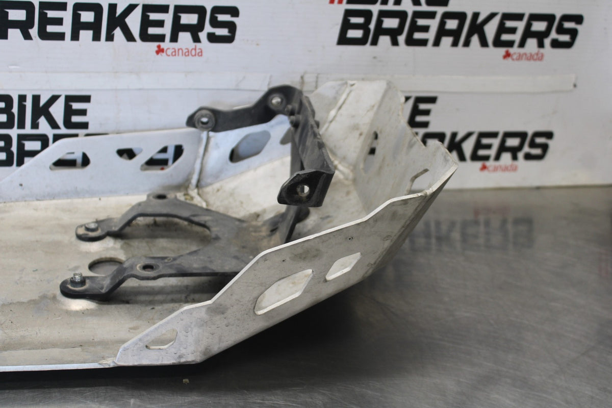 19 BMW F750GS SKID PLATE TRAY LOWER ENGINE FRAME GUARD BB938