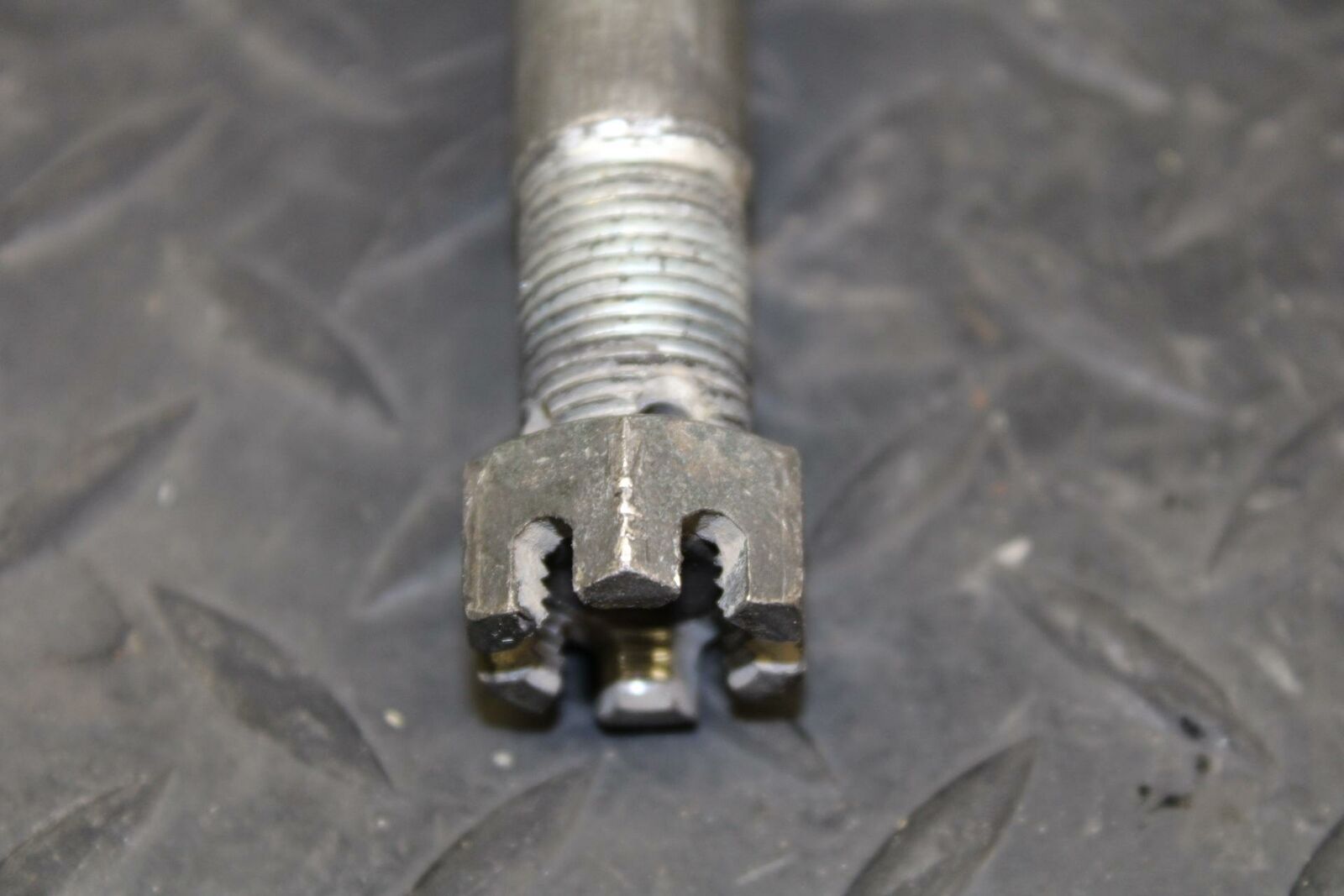 05-06 SUZUKI KATANA 750 GSX750F REAR AXLE BACK WHEEL RIM PIVOT BOLT AXEL bb166