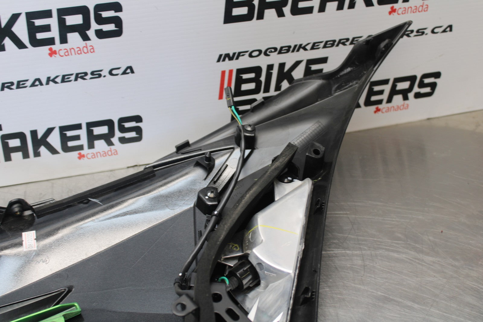 18-23 KAWASAKI NINJA 400 EX400 LEFT MID UPPER SIDE FAIRING COWL PLASTIC BB192