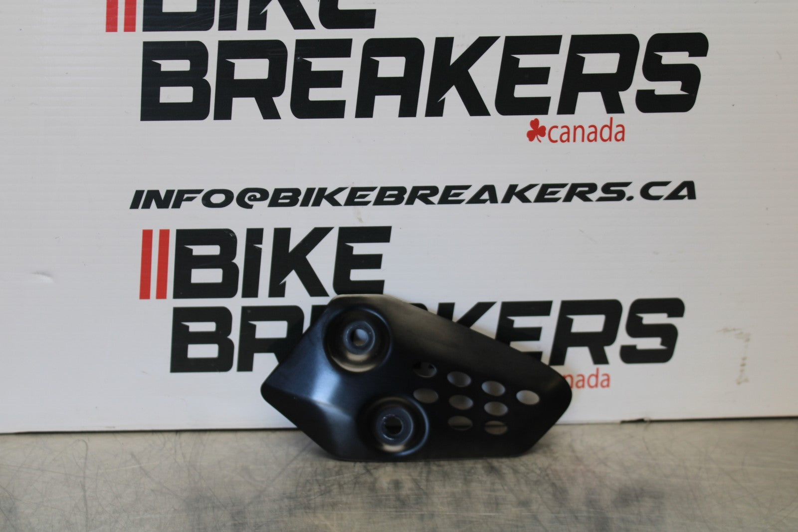 23-24 YAMAHA MT-07 LEFT REARSET REAR SET HEEL GUARD COVER  BB194
