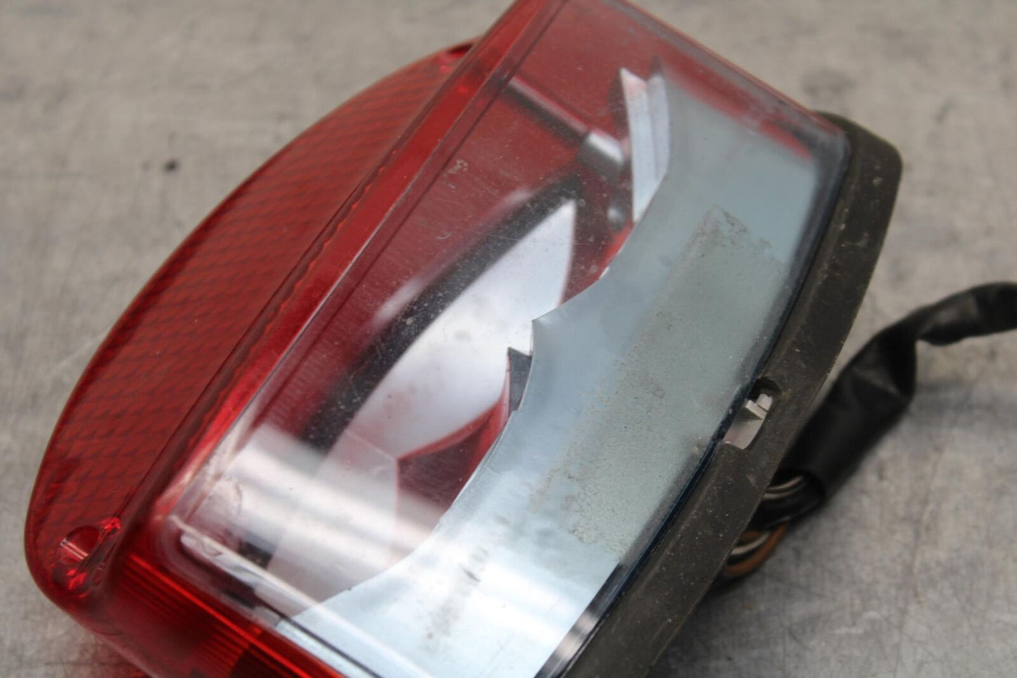 04-09 SUZUKI GS 500 FH GS500F REAR TAIL TAILLIGHT BACK BRAKE LIGHT BB97