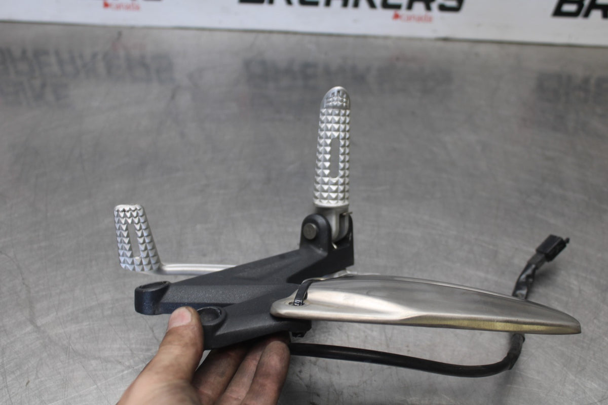 12 TRIUMPH STREET TRIPLE R RIGHT REARSET REAR SET DRIVER FOOT PEG STOP BB914