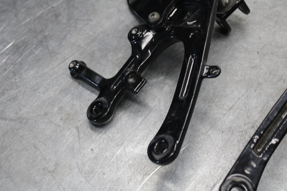 04-06 YAMAHA YZF R1 BLACK POWDER COATED LEFT RIGHT REARSET REAR SET BB659 