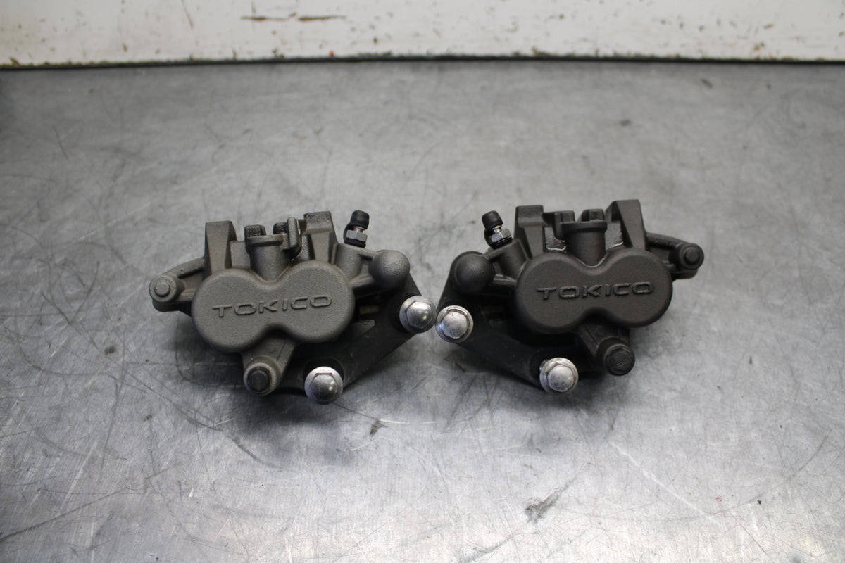 12-17 KAWASAKI ER-6N Z650 RIGHT LEFT FRONT BRAKE CALIPER SET PAIR CALIPERS BB709