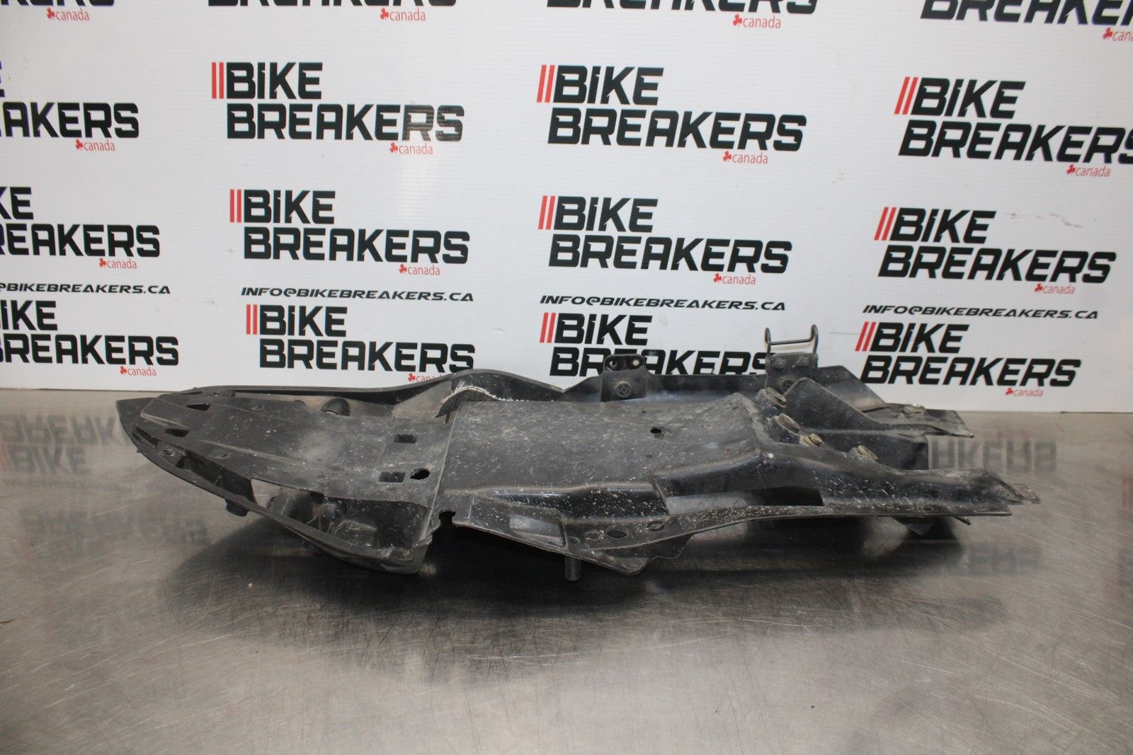 07-08 KAWASAKI NINJA ZX6R REAR BACK TAIL UNDERTAIL BATTERY TRAY PLASTIC BB203