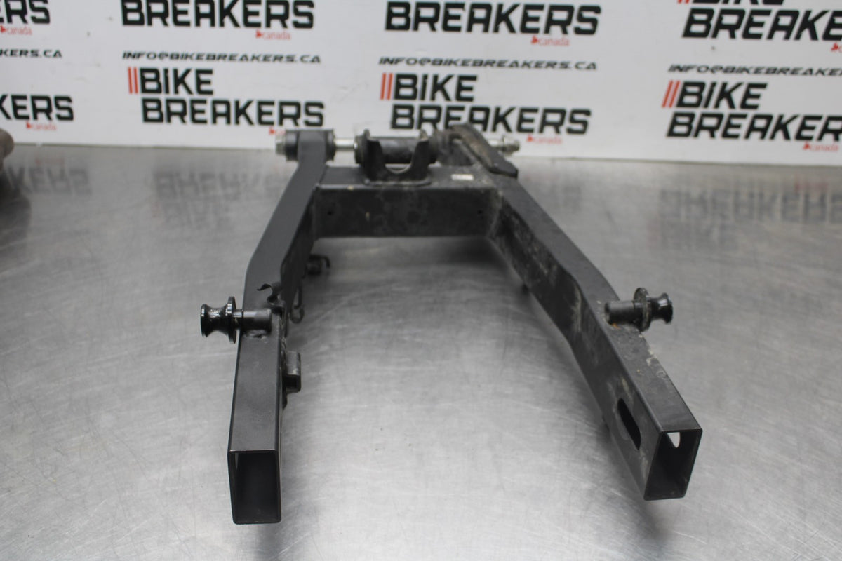 18-26 KAWASAKI Z400 REAR SWINGARM BACK SUSPENSION SWING ARM BB852