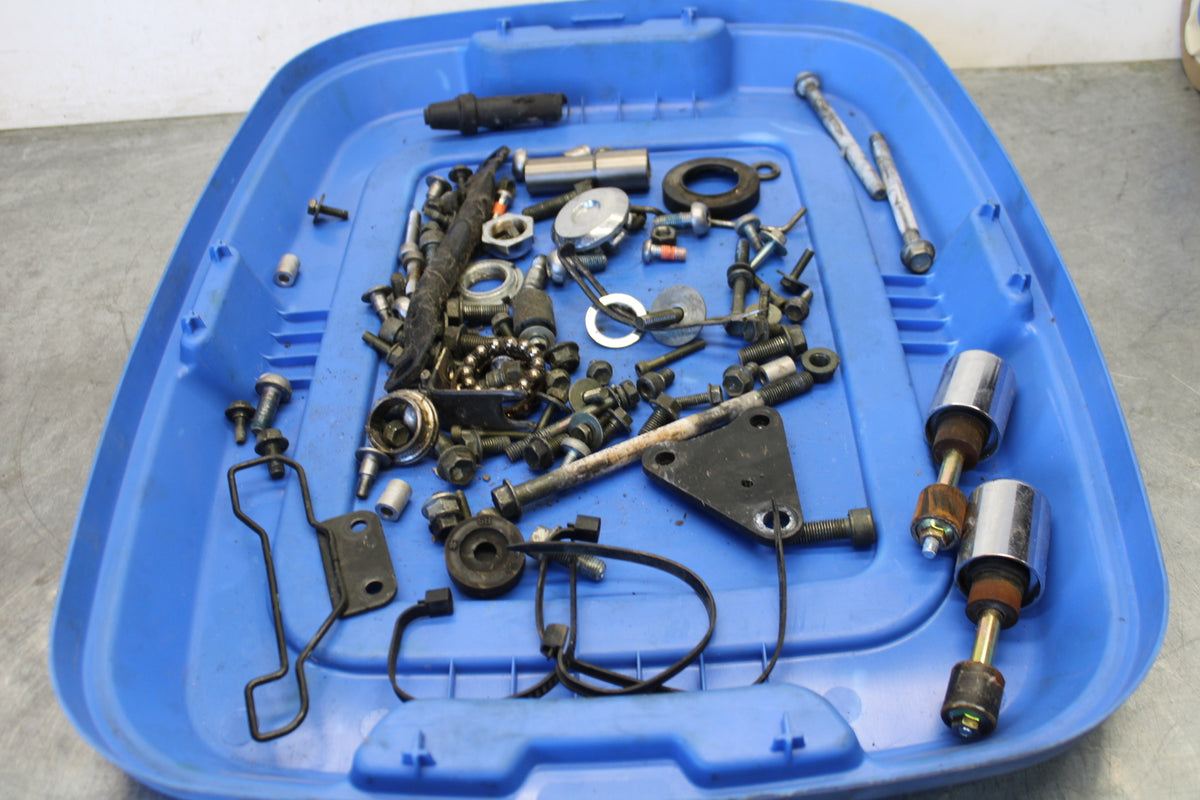 04 SUZUKI INTRUDER 800 MOUNTING BOLTS HARDWARE MOTOR SCREWS BB758