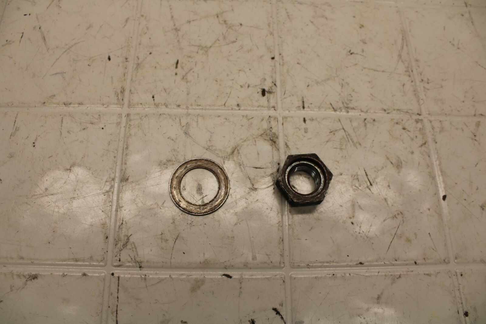 04-05 SUZUKI GSXR750 FRONT SPROCKET NUT #B BB11