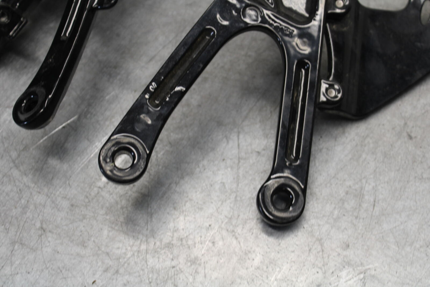 04-06 YAMAHA YZF R1 BLACK POWDER COATED LEFT RIGHT REARSET REAR SET BB659 