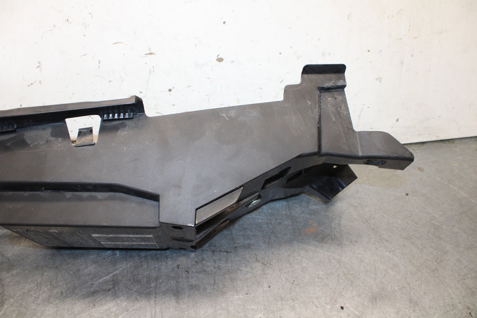 16-21 YAMAHA XSR900 REAR BACK TAIL UNDERTAIL BATTERY TRAY PLASTIC BB664