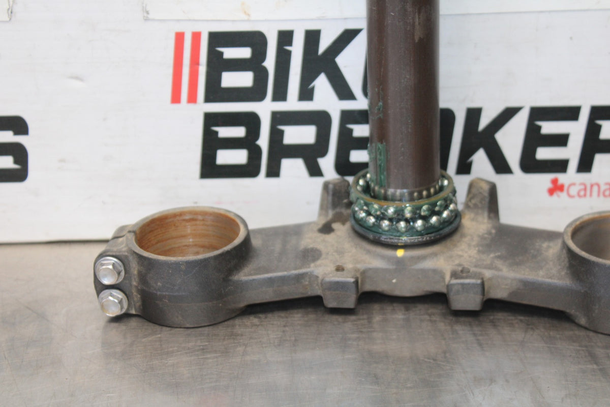 25 KAWASAKI Z900 FRONT FORKS CLAMP LOWER TRIPLE TREE STEM BB928