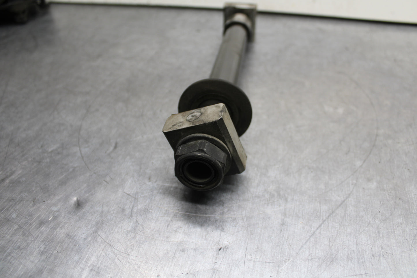 03-05 YAMAHA YZF R6  REAR AXLE BACK WHEEL RIM PIVOT BOLT AXEL BB751