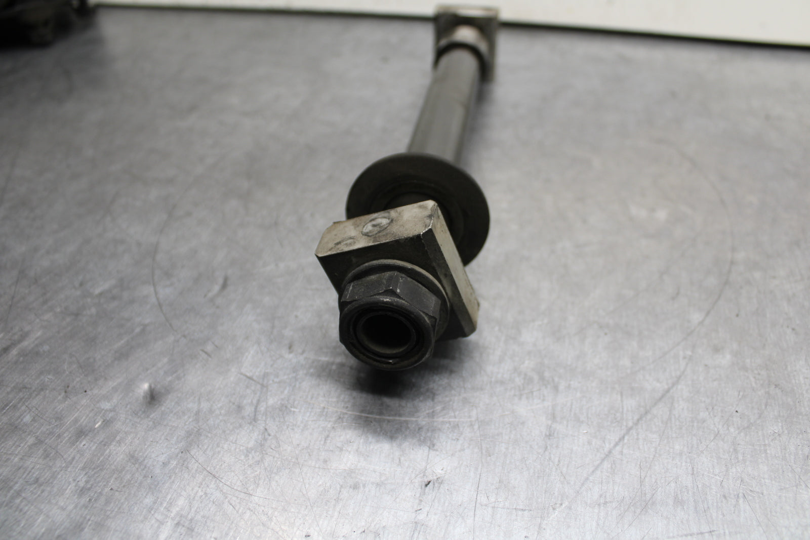 03-05 YAMAHA YZF R6  REAR AXLE BACK WHEEL RIM PIVOT BOLT AXEL BB751