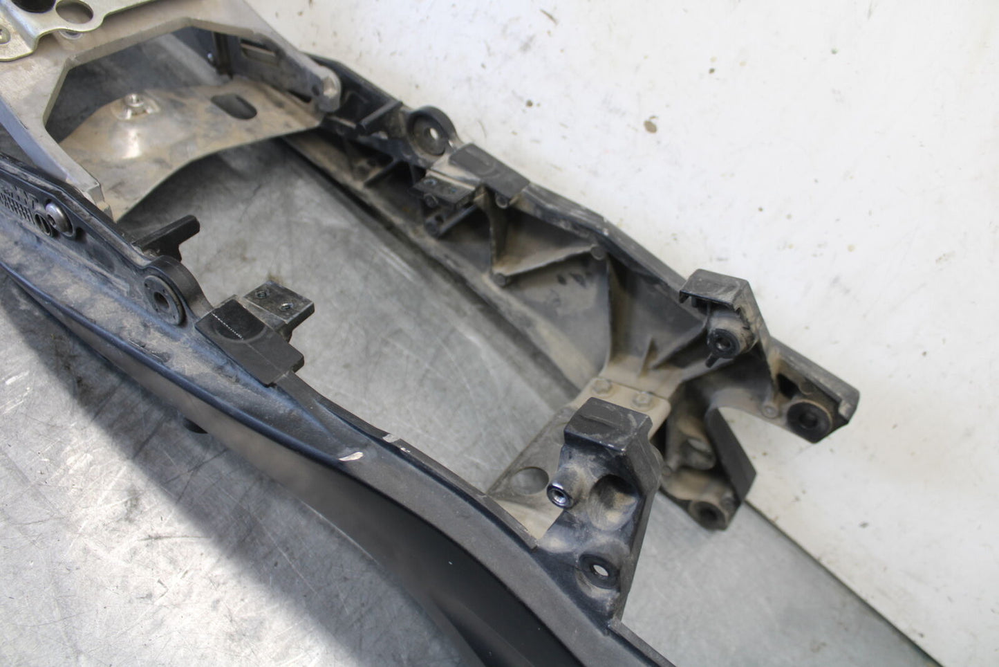 06-07 SUZUKI GSXR 600 REAR SUBFRAME BACK SUB FRAME BB694