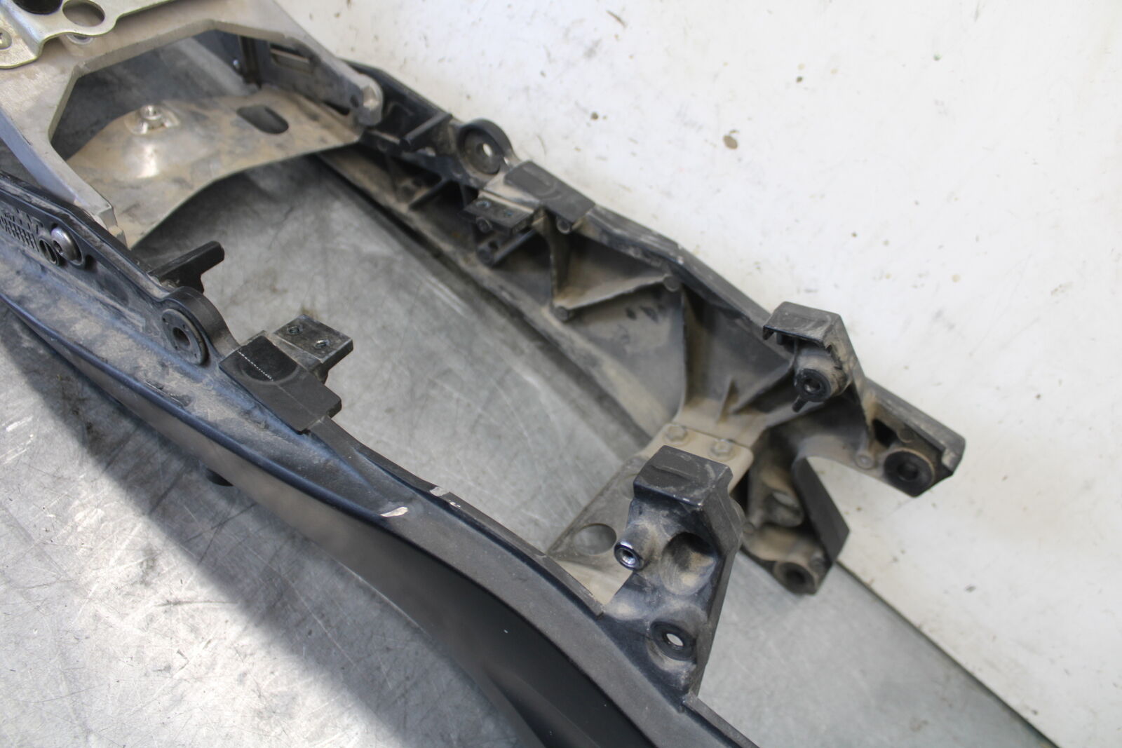 06-07 SUZUKI GSXR 600 REAR SUBFRAME BACK SUB FRAME BB694