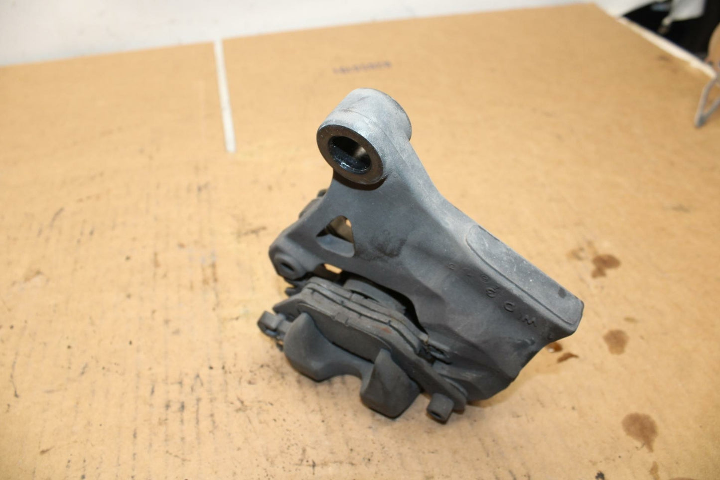 15-17 YAMAHA YZF R3 REAR BACK BRAKE CALIPER W MOUNT BRACKET BB380