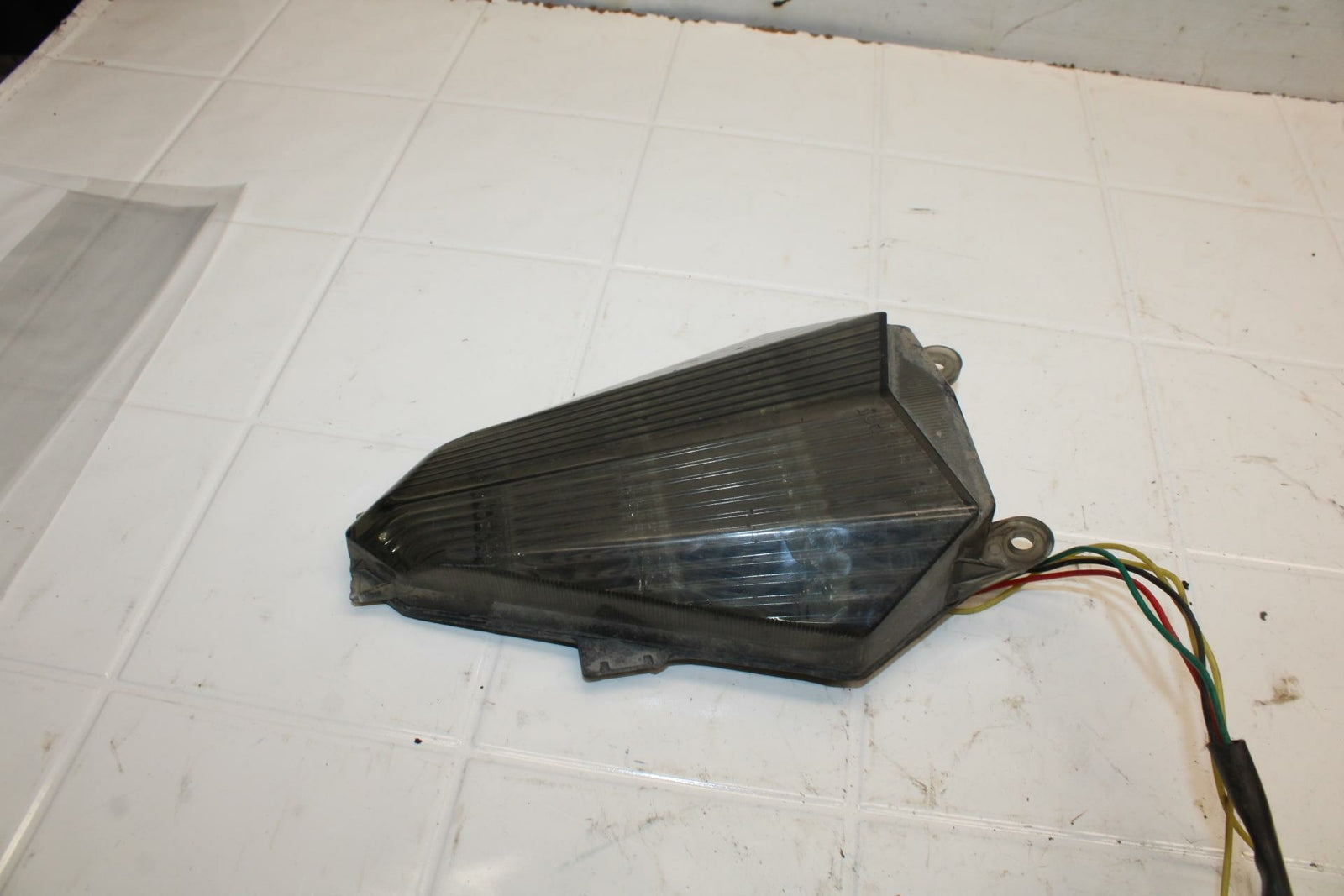 08-16 YAMAHA YZF R6 REAR TAIL TAILLIGHT BACK BRAKE LIGHT BB406