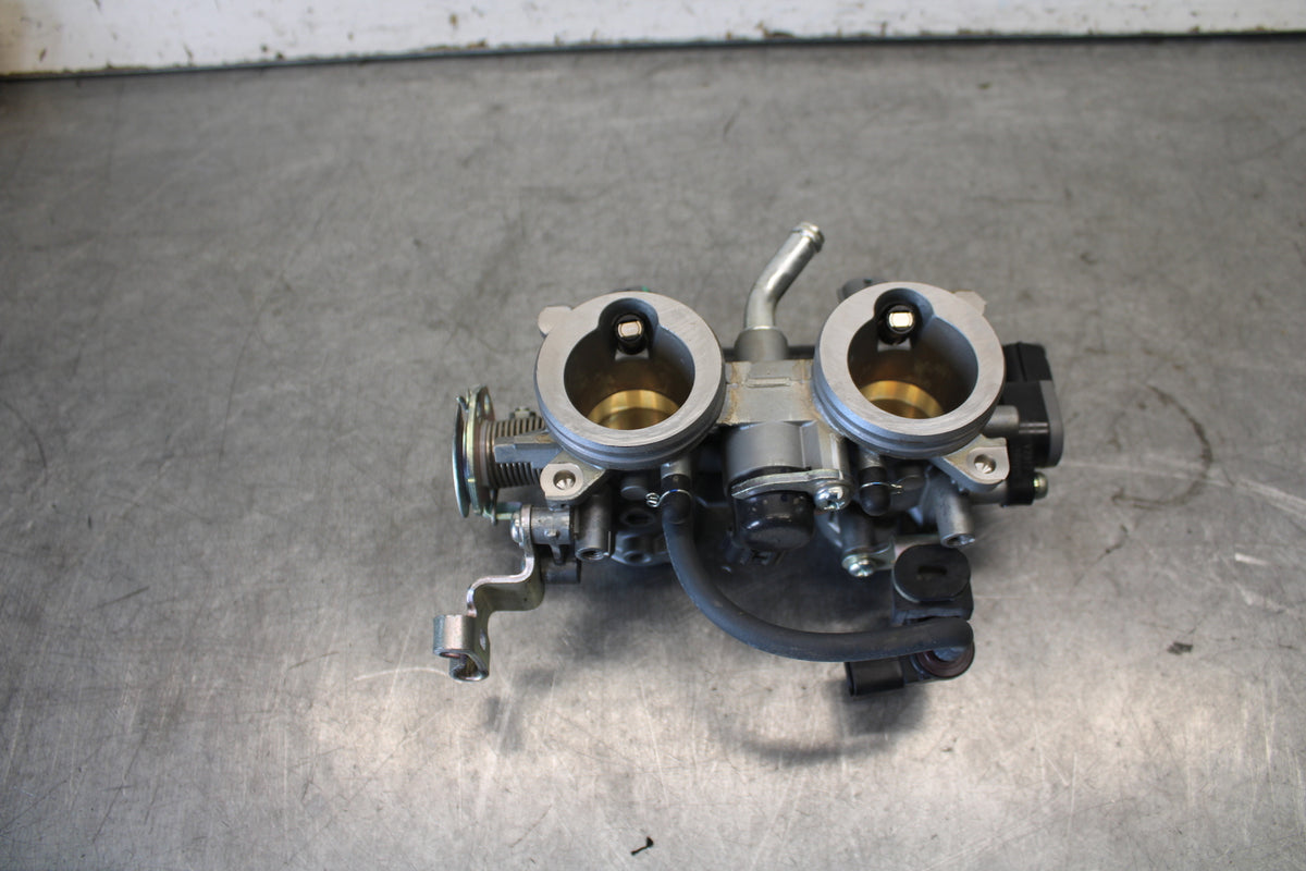 18-23 KAWASAKI NINJA 400 MAIN FUEL INJECTORS / THROTTLE BODIES BB679