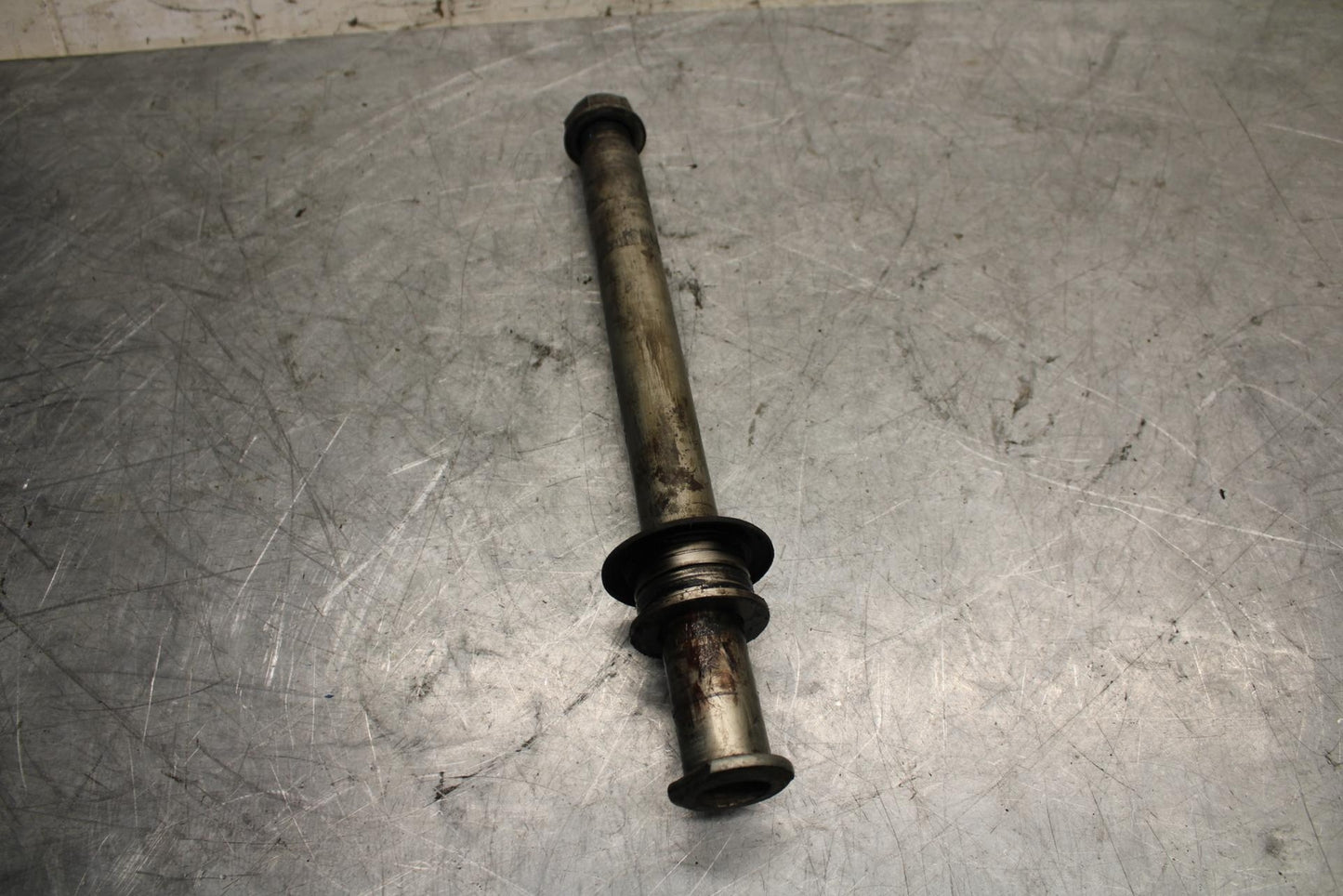 2007 Yamaha YZF R6 REAR AXLE BACK WHEEL RIM PIVOT BOLT AXEL 2C0-25381-10-00 BB52