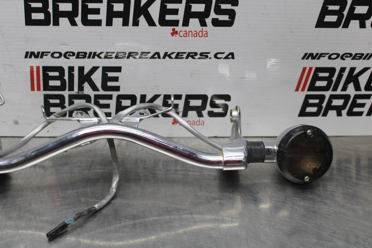 06 KAWASAKI VULCAN 900 FRONT TURN SIGNAL BAR MOUNT BRACKET BB799