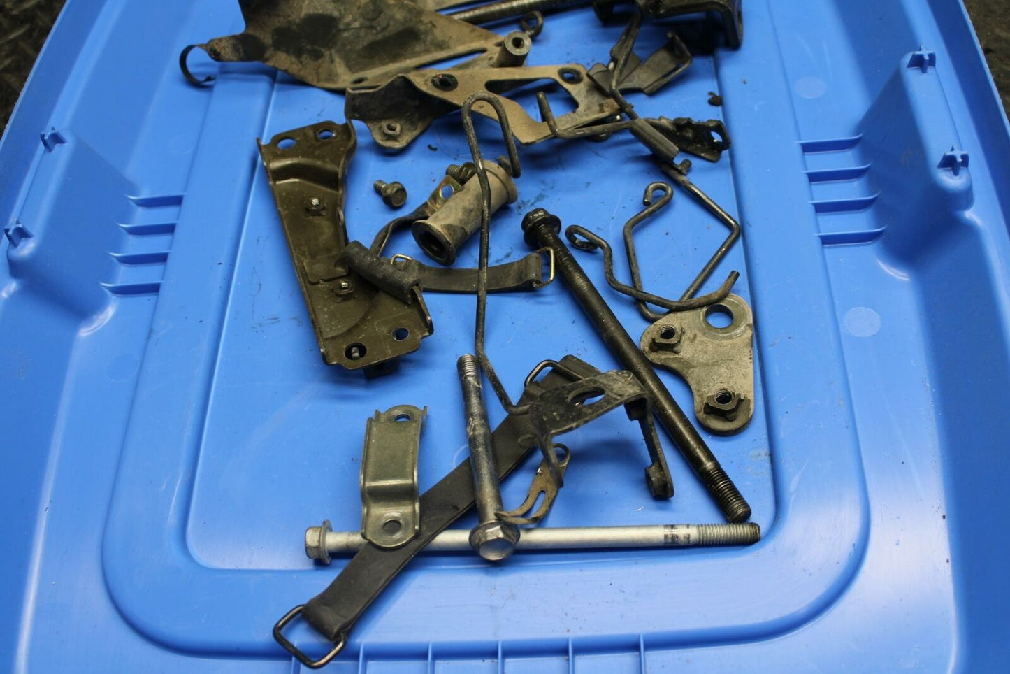 07-09 KAWASAKI VERSYS 650 ENGINE LEFTOVER MOUNT STAY BRACKETS BB206