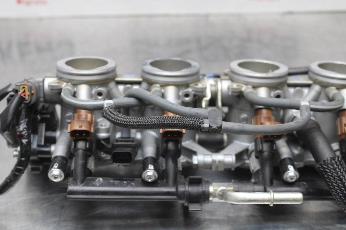 11-25 SUZUKI GSXR 600  MAIN FUEL INJECTORS / THROTTLE BODIES BB830